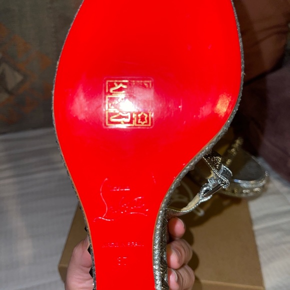 Stunning brand new never worn Christian Louboutin - Picture 4 of 8